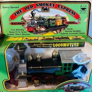 The Old Smokey Express Battery Operated Locomotive - Black and Green